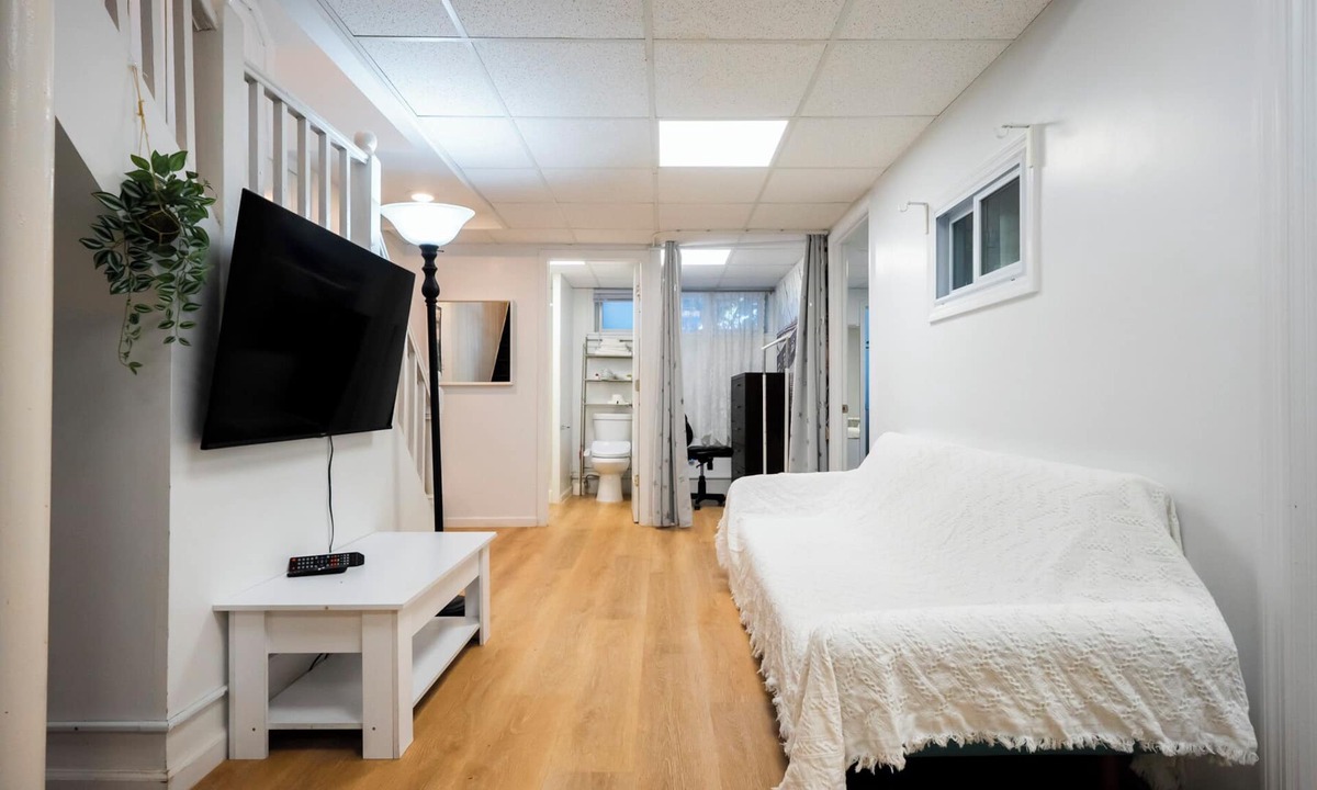 Queens Apartment | Budget Comfort Home on Main St with Free Parkings