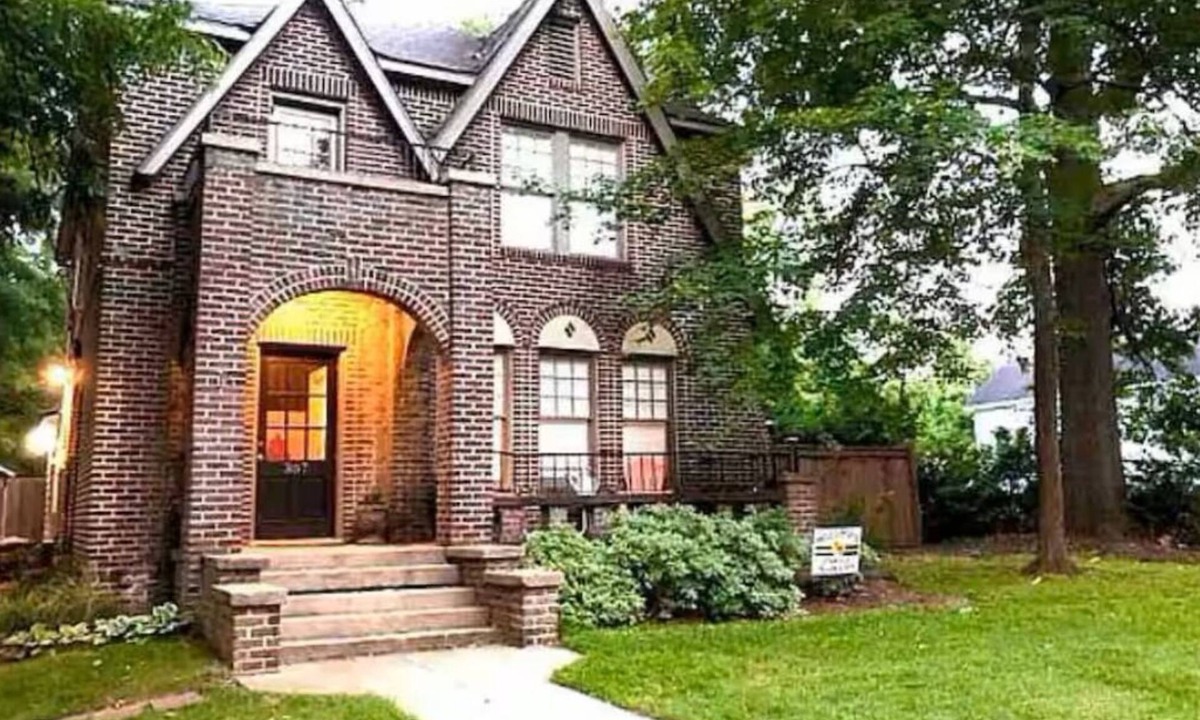Starkville House | Bully's Brownstone: Spacious 4-bedroom house in amazing Starkville