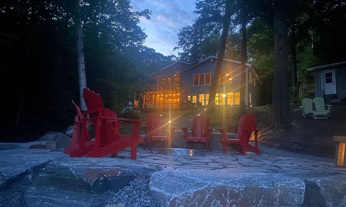 Unorganized Centre Parry Sound Cottage | Private Lakefront Cottage on Deer Lake