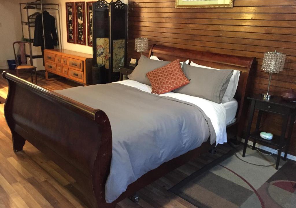 Cabbagetown Apartment | Cabbagetown bachelor studios