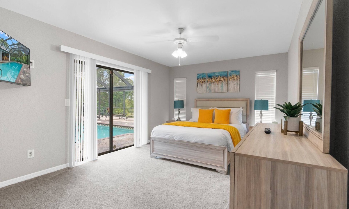 Spring Hill House | Candida's RetreatnSleeps 8 Guests :n3 Bedrooms, 5 Beds, 2 Full BathsnHeated Pool