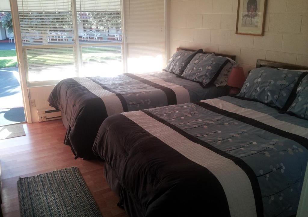 Ivy Lea Hotel | Capricorn Motel Royale 1000 Islands