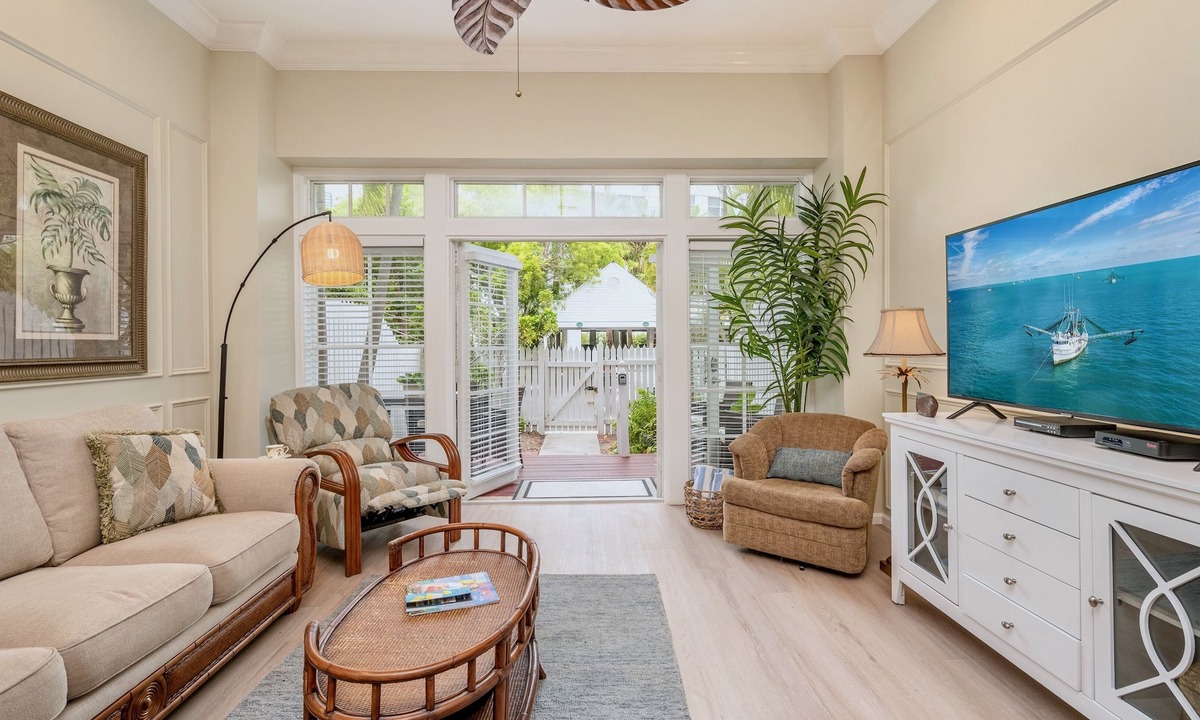 Truman Annex House | *CARIBBEAN CHARM @ THE FOUNDRY* Villa Near Duval & Beach + LAST KEY SERVICES…