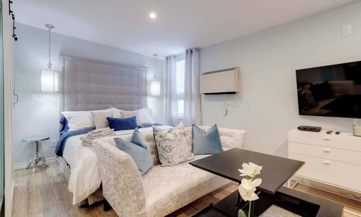 Leslieville Apartment | Casa Hotels | Stylish Suite with Private Patio