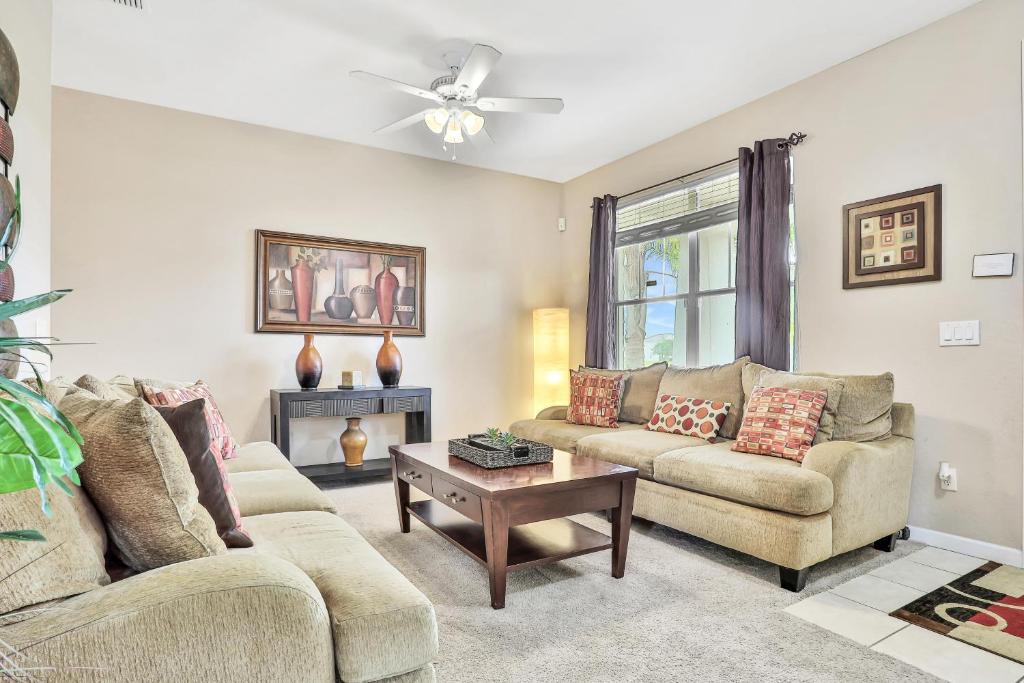 Trafalgar Village House | Castle Street Memories