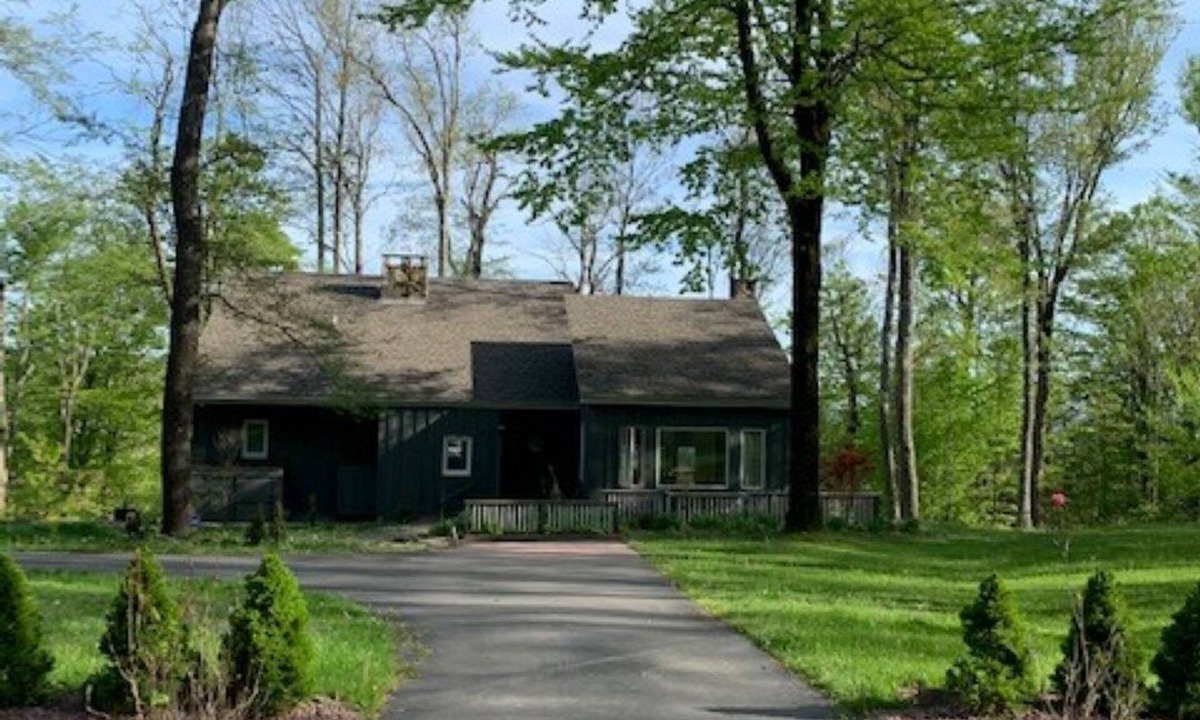Livingston Manor House | Catskills Secluded Treehouse with stunning views near Livingston Manor