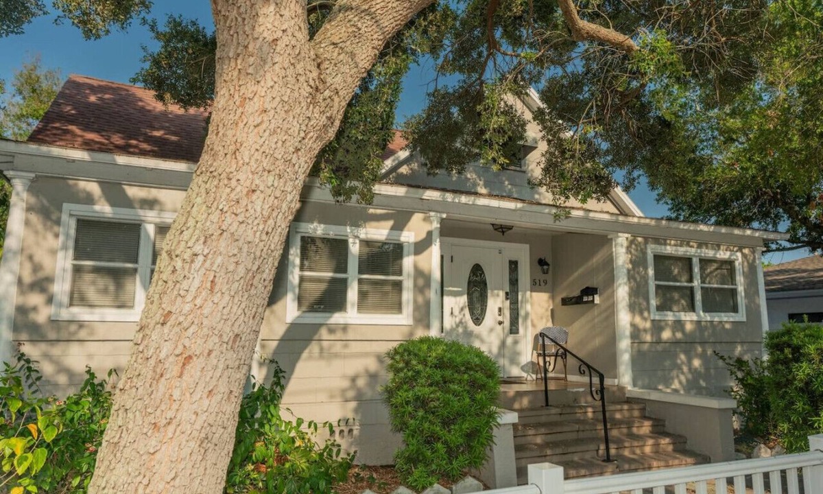Historic Uptown House | Central in DWTN St Pete 5 BR with Parking!