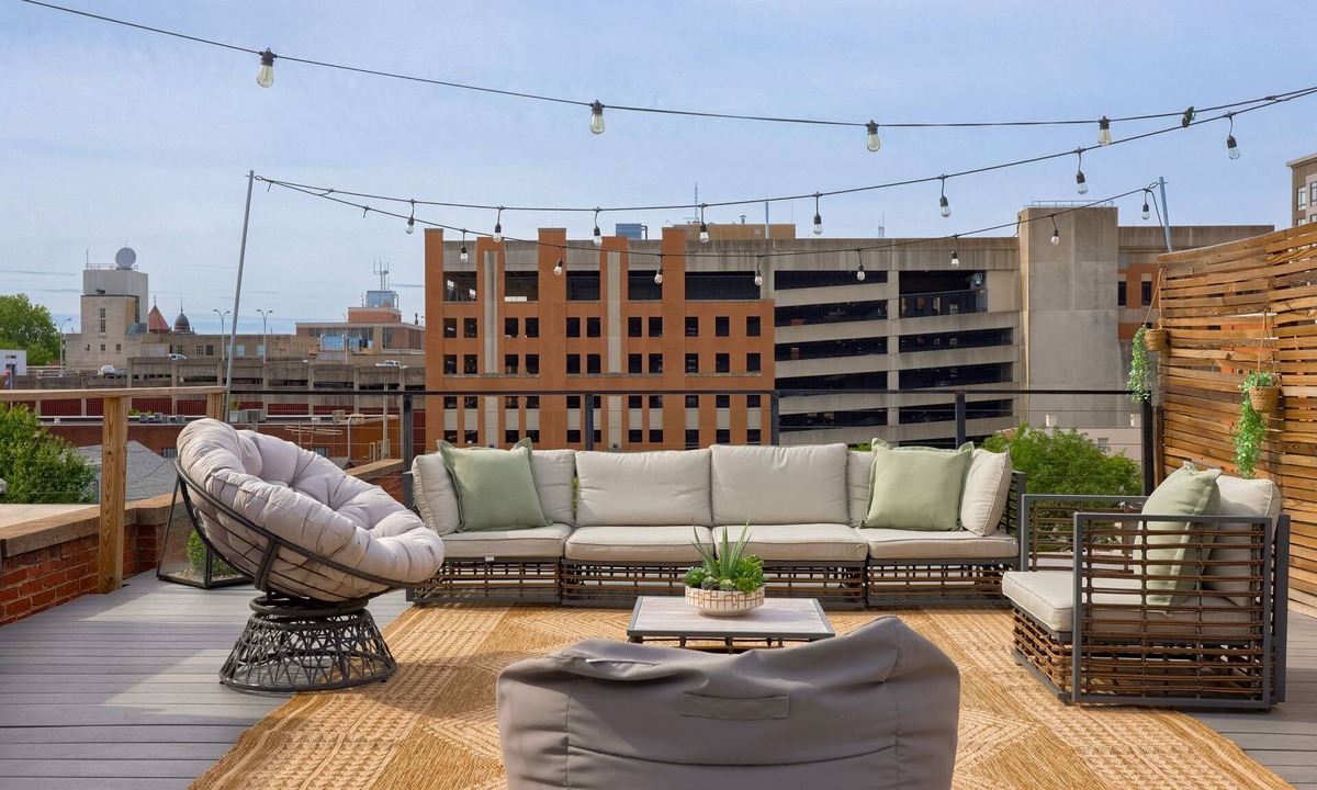 Lancaster House | Central Luxury 3-Level Home - Rooftop + Garage