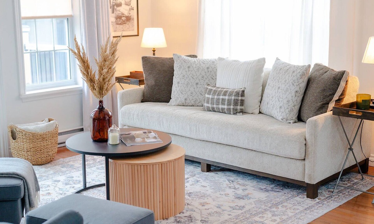 Bloomfield House | Century Home centrally located in Prince Edward County (located in Bloomfield)