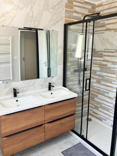Vaires-sur-Marne House | Chambre dans une maison en Colocation proche paris et Disney Room in shared house