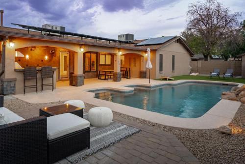 Deer Valley House | Champions Oasis Home - Near the Stadui2007m withPool & Grill