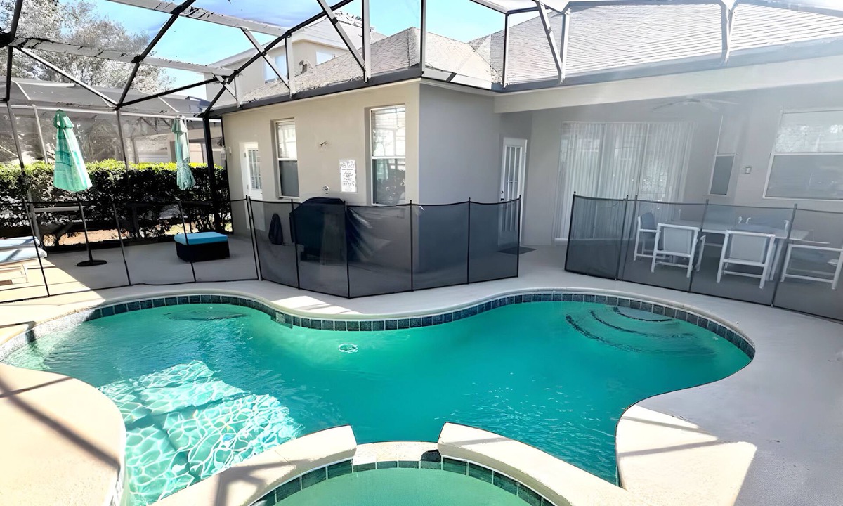Haines City House | Champions retreat - Fantastic 5-bed pool home with jacuzzi spa in Haines City