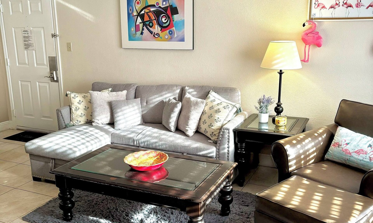 Lake Buena Vista Apartment | Charming 1-Bedroom, 1-Bath Apartment 10 Minutes to Disney with Pool Access