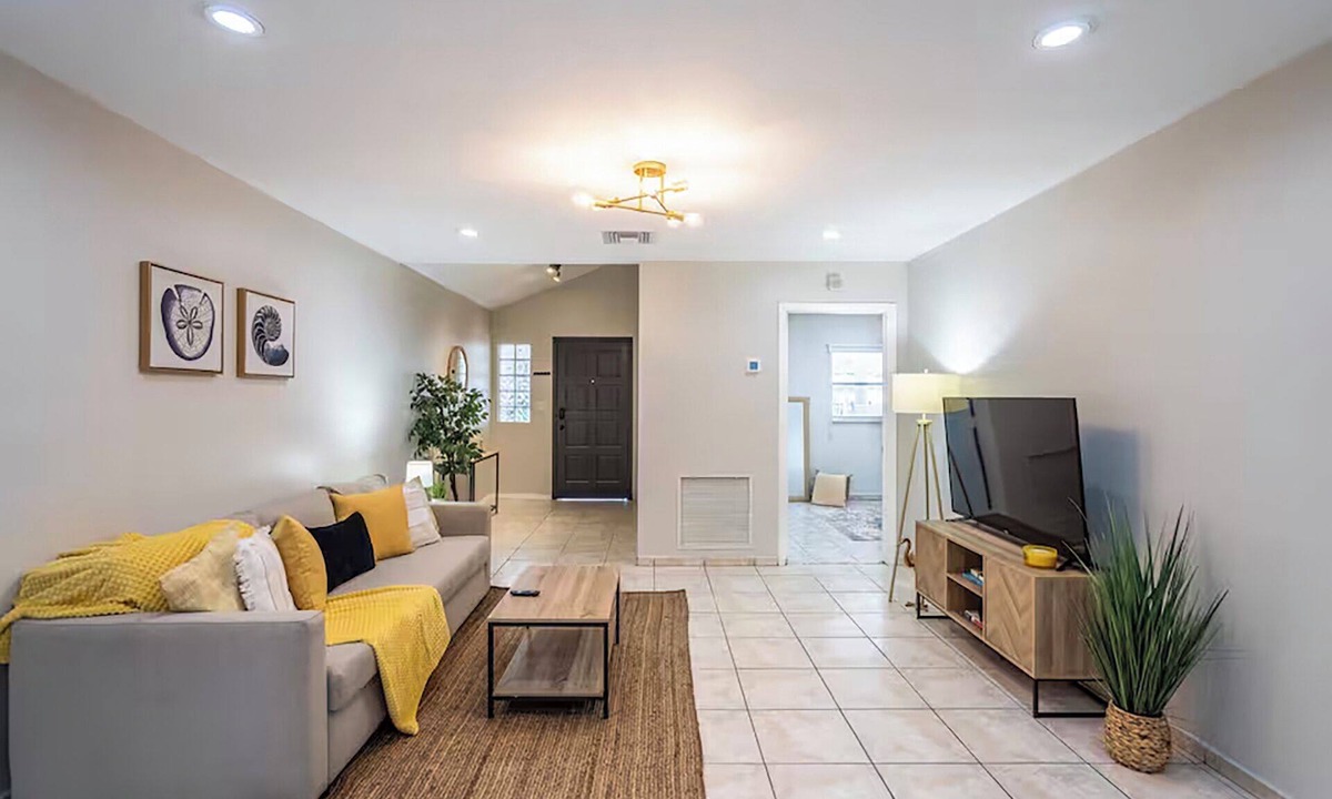 Allapattah House | Charming 2-bedroom house in Miami with WiFi and AC