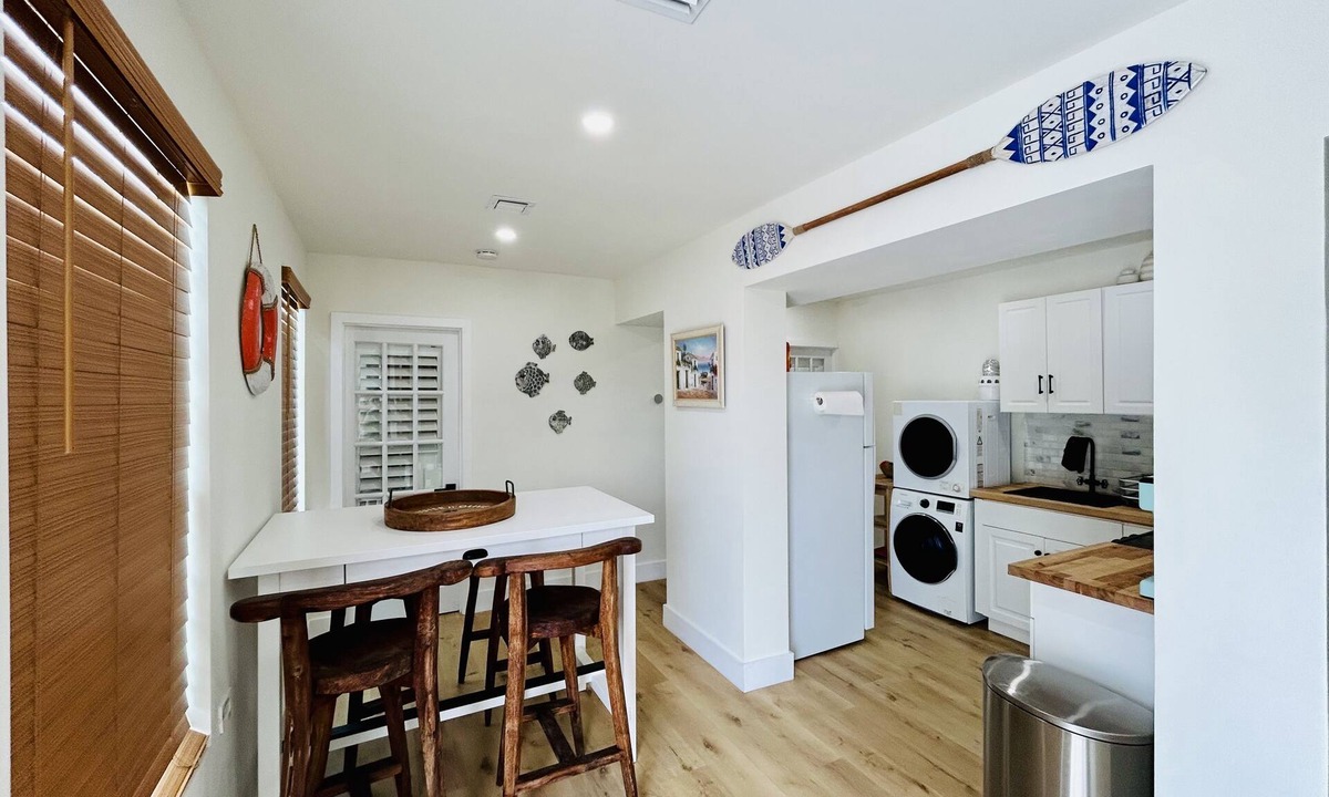 Little Venice House | Charming 2beds 2 baths w/pool 10 mins from the beach!