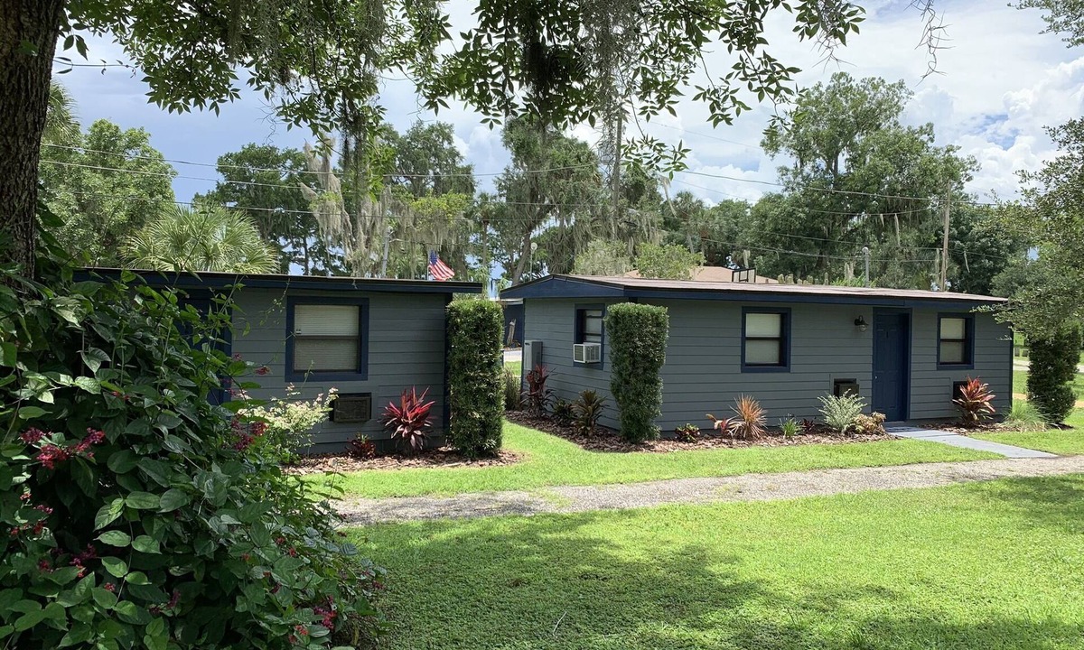 Lake Wales Cabin | Charming 2BR/1BA Cabin at Lakeside Resort