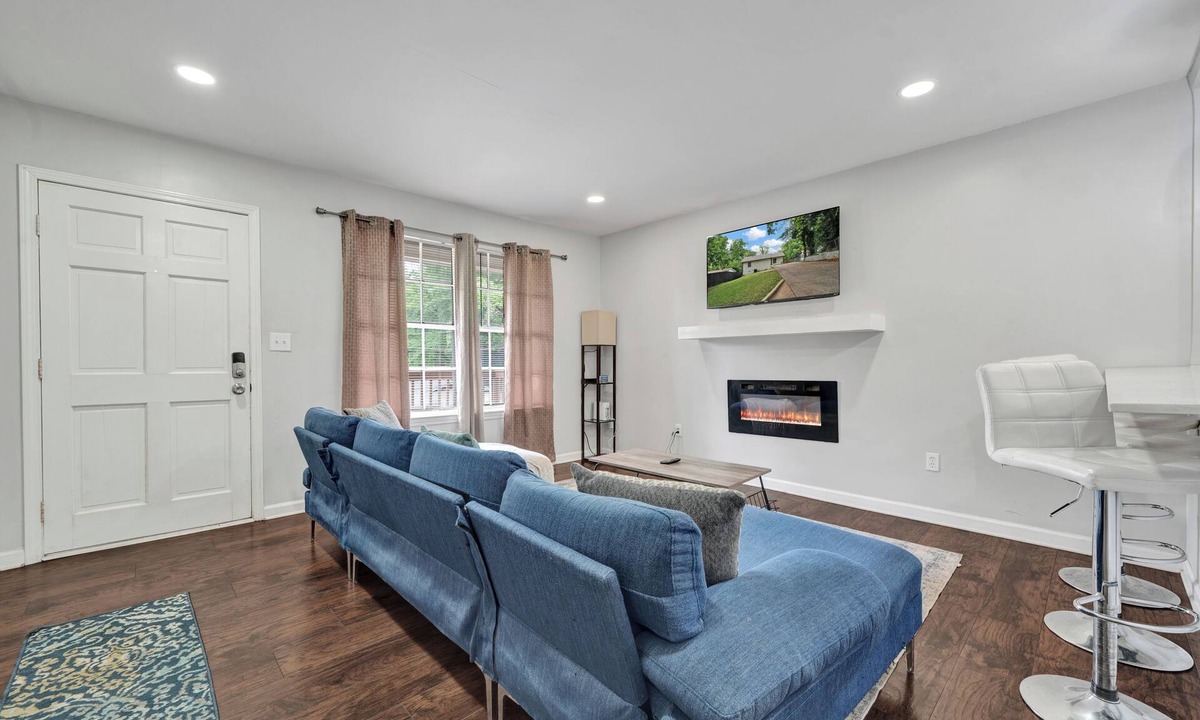 Crestline Heights House | Charming 3-bedroom bungalow with WiFi in Bham, 12 mins from UAB.