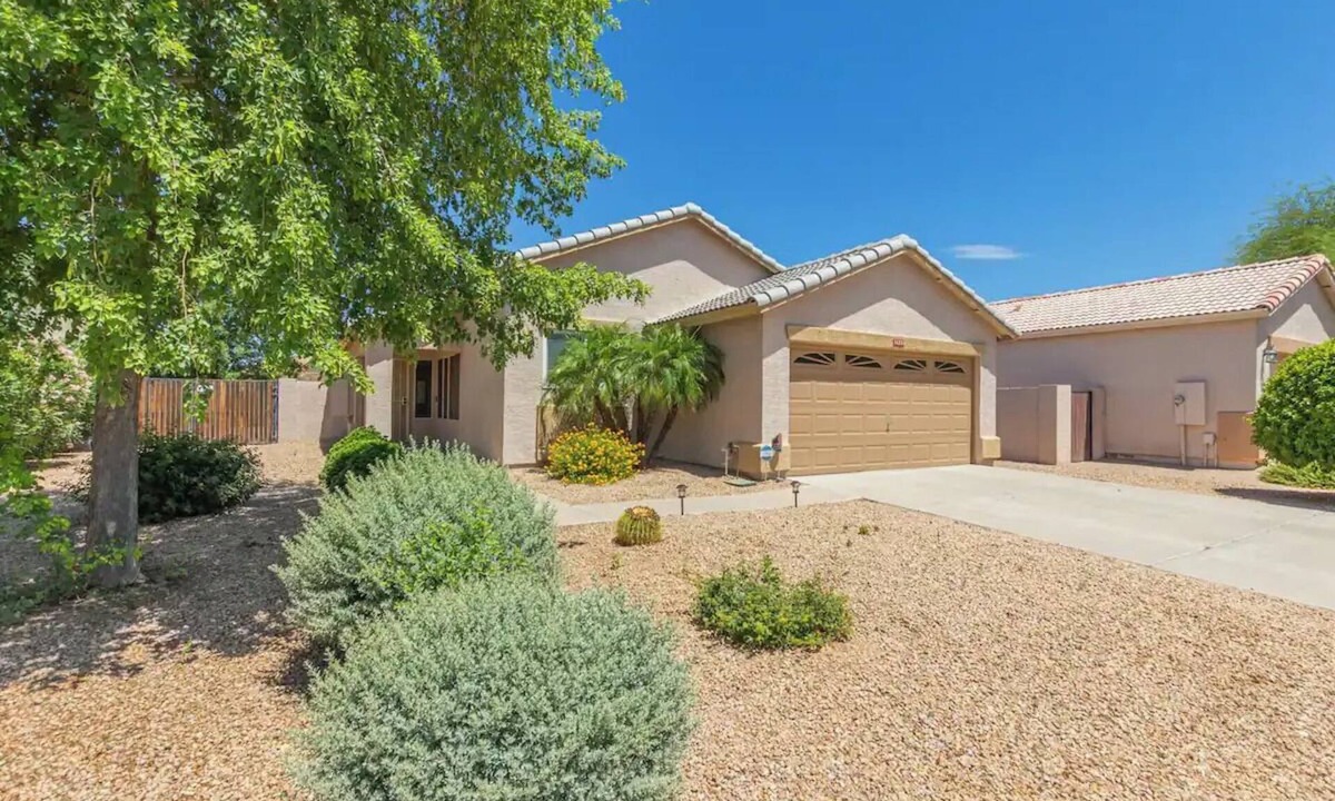 West Point Towne Center House | Charming 3-bedroom house with WiFi, AC, Private Pool in pleasant Surprise