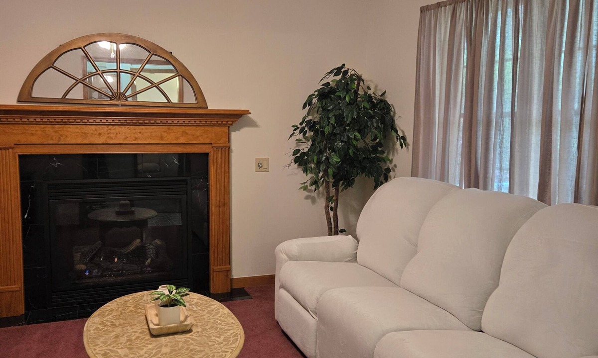 Howard House | Charming 3-bedroom house in gorgeous Howard with AC and fitness room