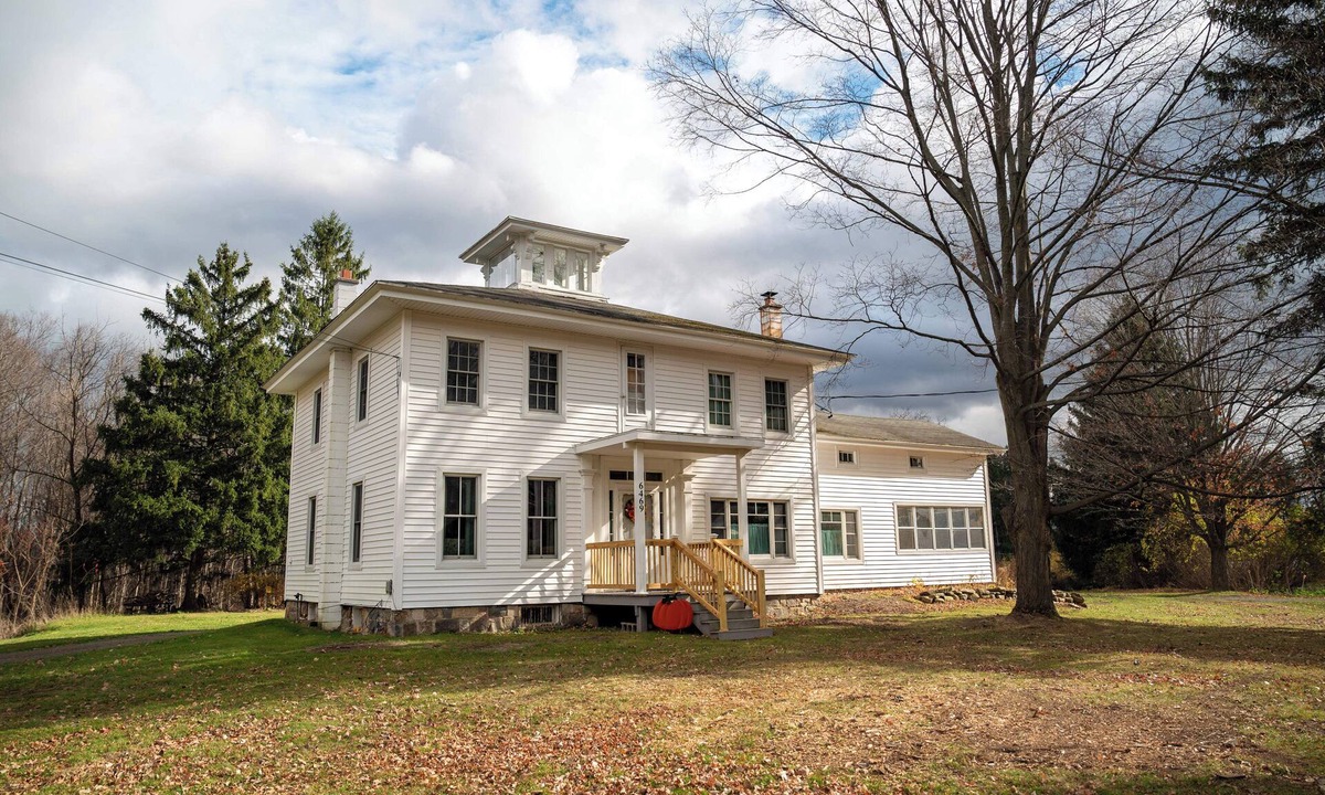 Naples House | Charming 4-bed Farmhouse. Minutes to Bristol Mountain, Finger Lakes, Wineries.