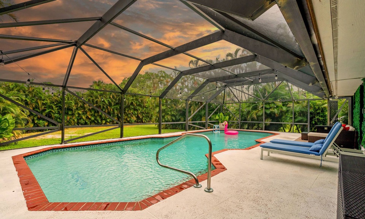 Hunt Club House | Charming 4-bedroom house with Heated Pool and stall in Loxahatchee