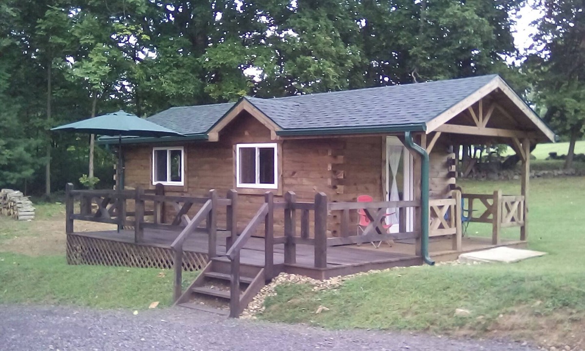 Carlton Cabin | Charming Amish-Built Log Cabin in Utica, PA