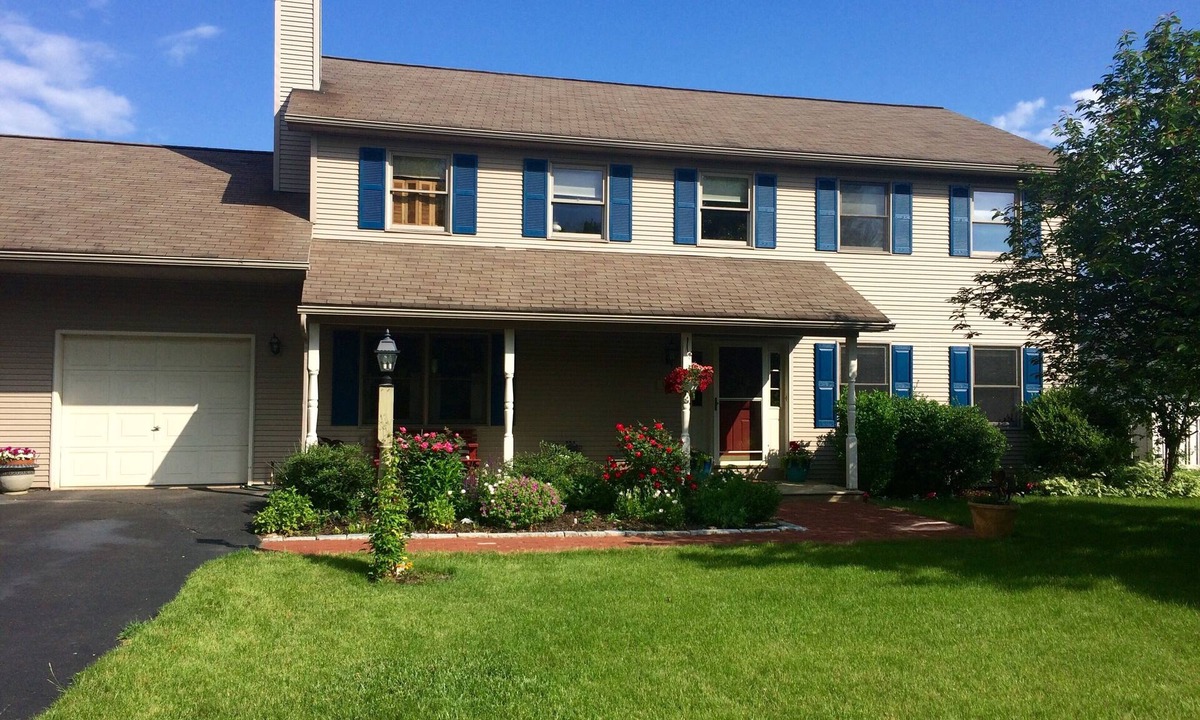 Boalsburg House | Charming and Comfortable Home with all the amenities!