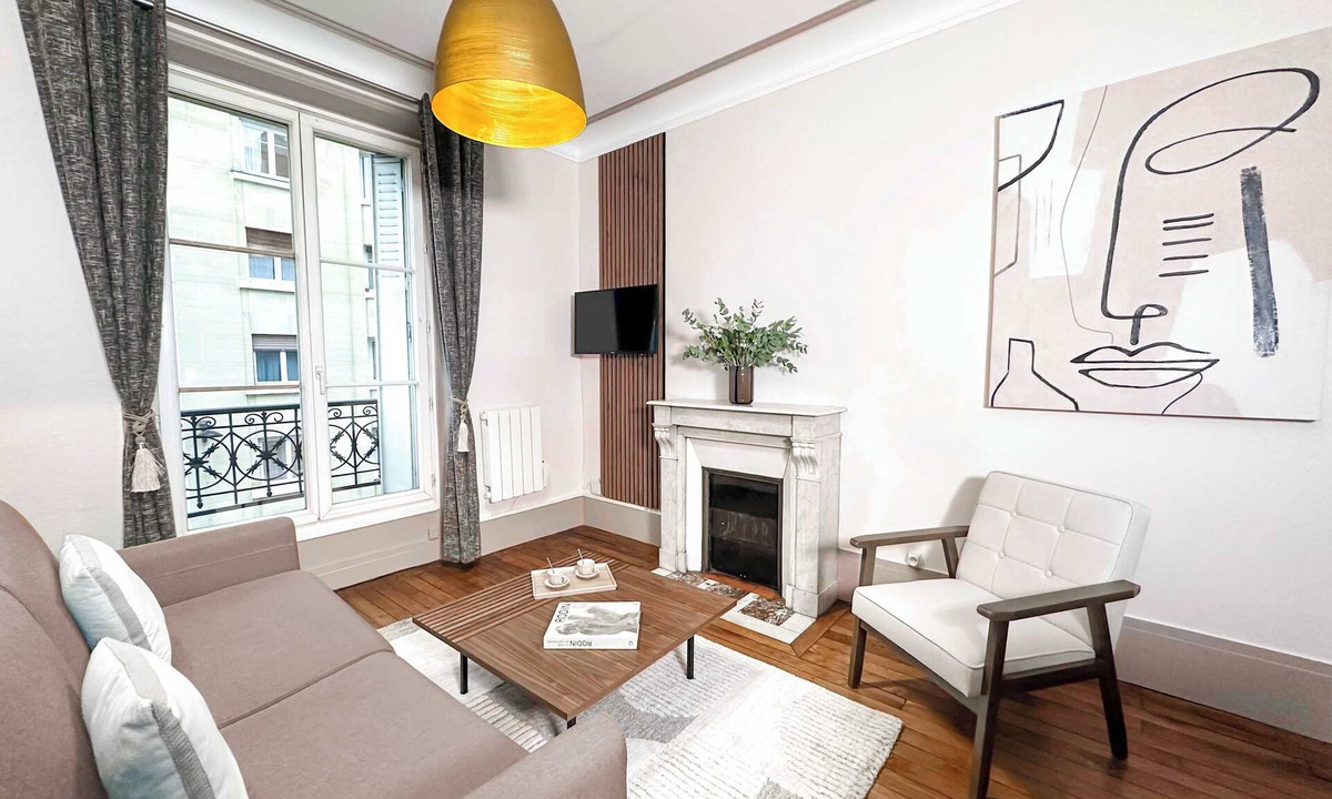 15th Arrondissement Apartment | Charming Flat with lift near Eiffel Tower for 5