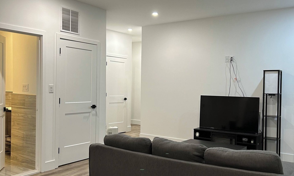 North Philadelphia Apartment | Charming, Fully Furnished Home Near Stadiums!