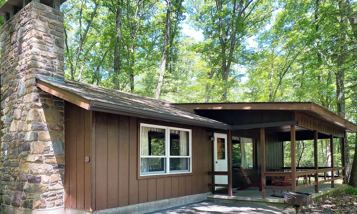 Reeders Cabin | Charming Lake View Cabin in the Poconos on Private Resort