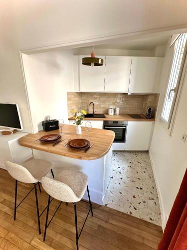 Combat Apartment | Charming Newly Renovated Apartment by Buttes-Chaumont Park