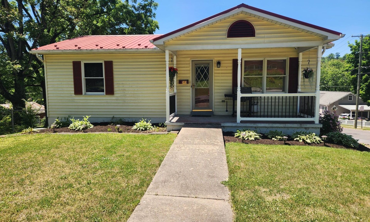 Lewistown House | Charming, pet-friendly 2-bedroom house in Lewistown