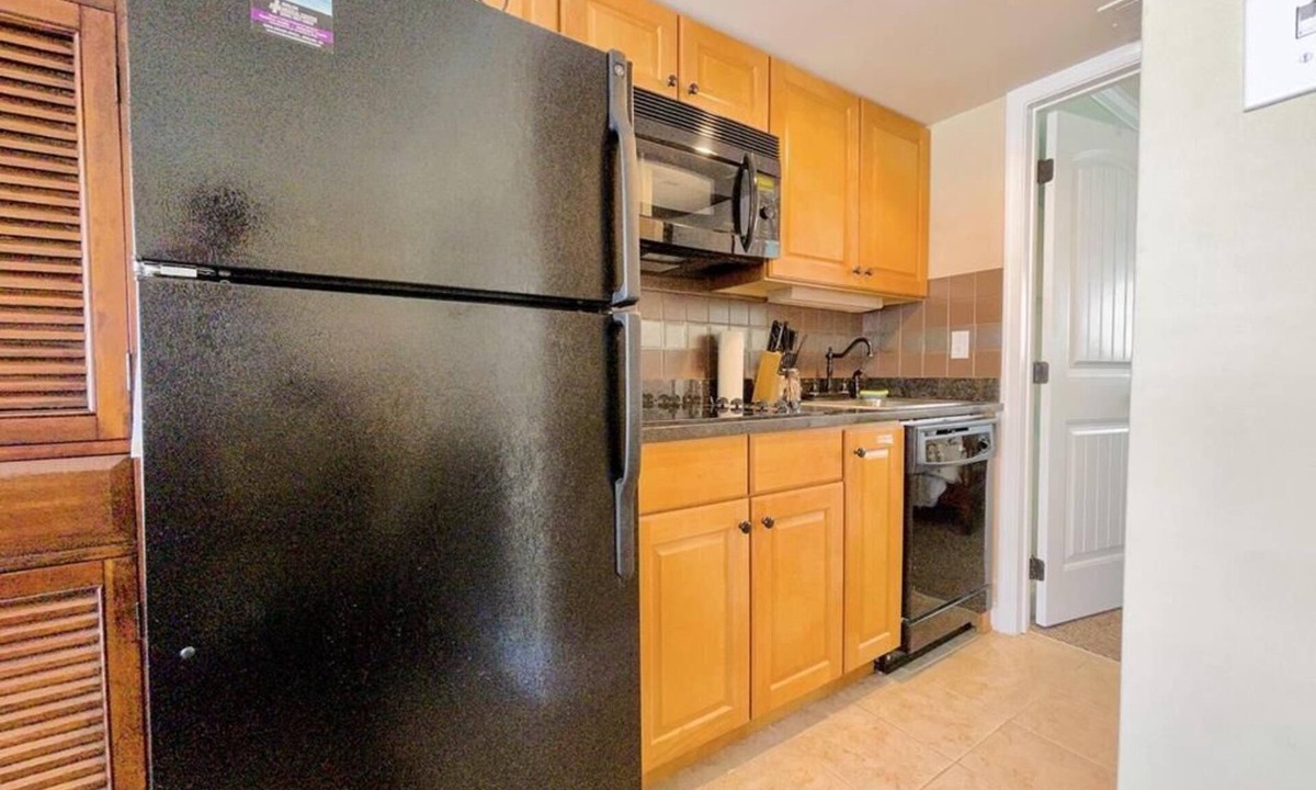 Avalon Condo | Charming poolside BEACHBLOCK condo