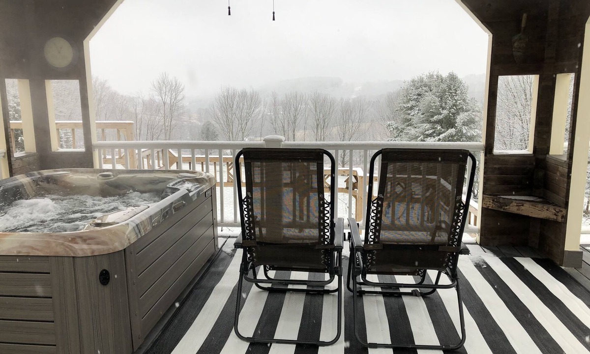 Callicoon House | Charming Private Home on a 3 Acre Property + Hot Tub