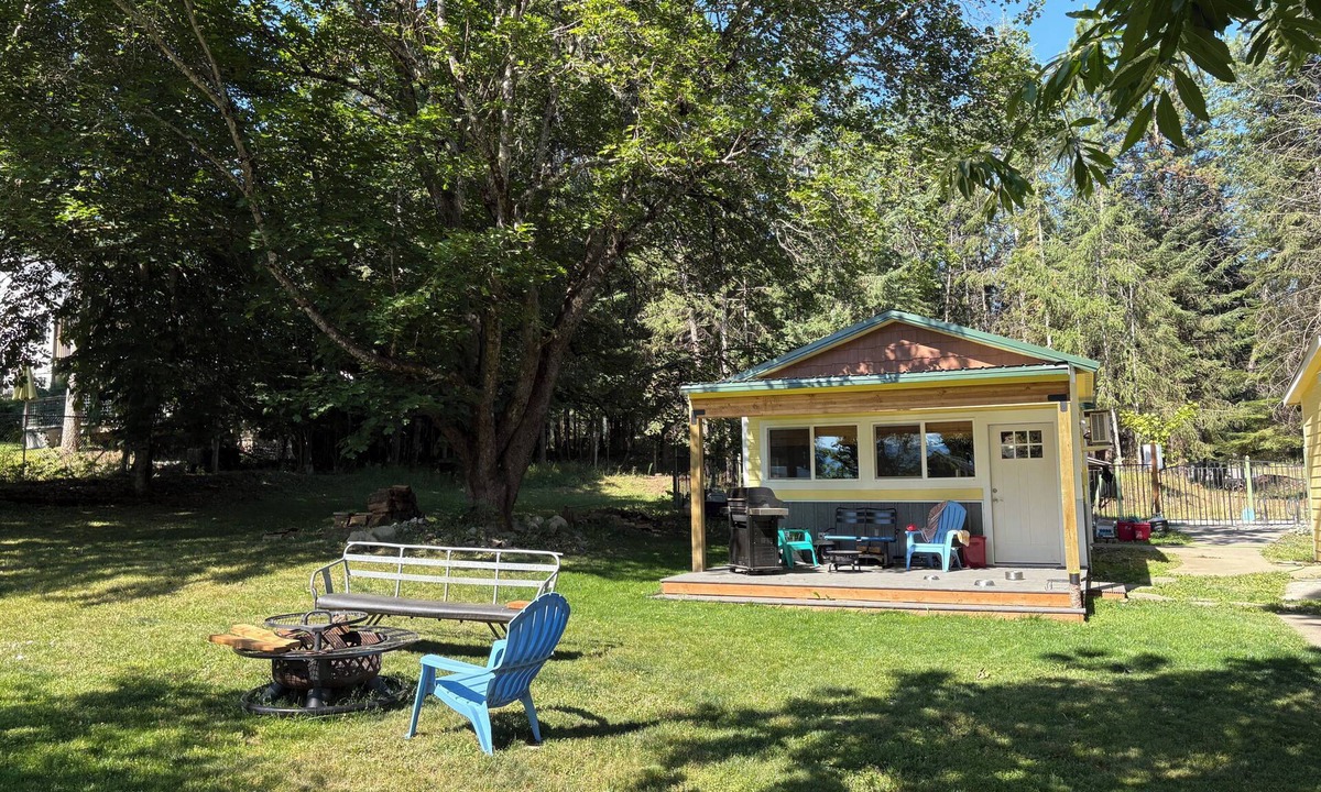 Bayview Apartment | Charming studio in Bayview with a heated pool. A quiet relaxing getaway.