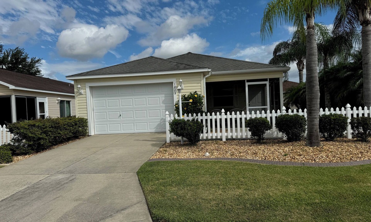 St. Charles House | Charming Village of St. Charles Home Near Lake Sumter Landing