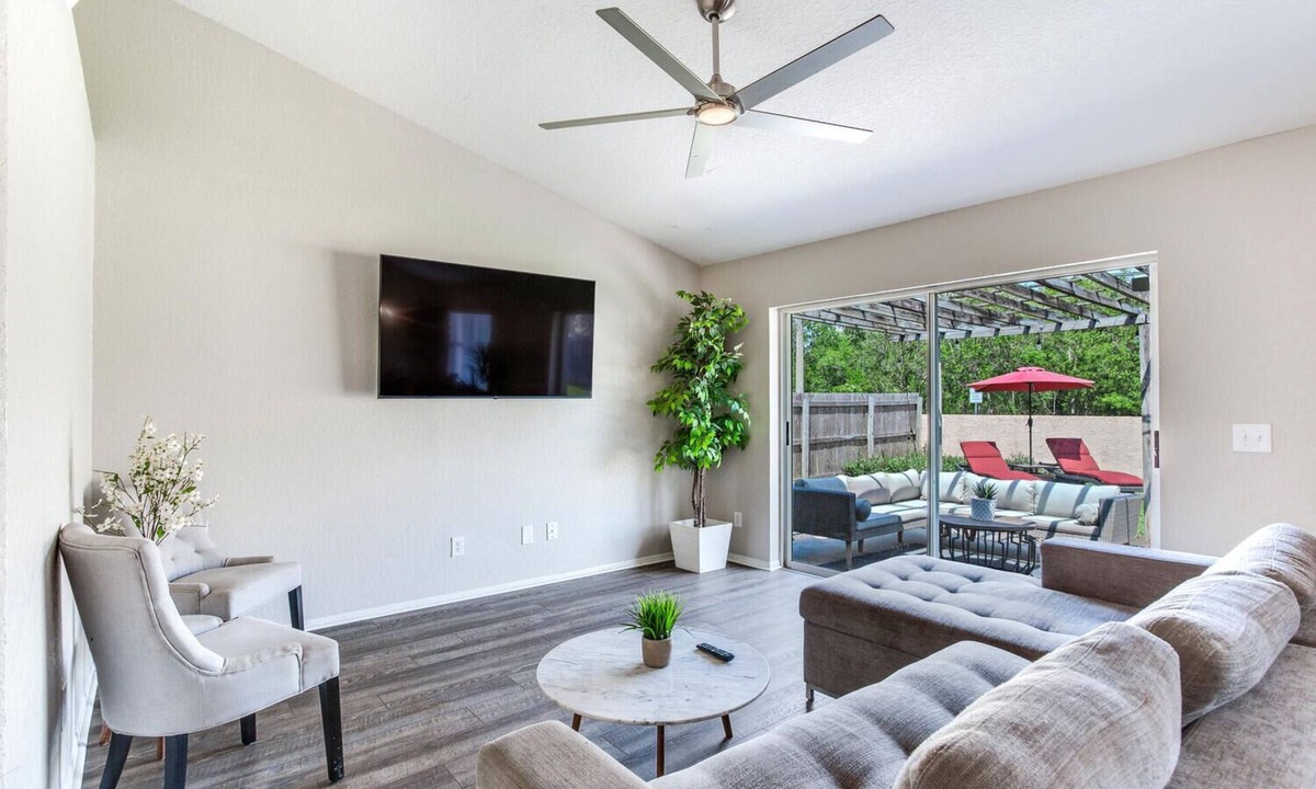 Lakeview Village House | Cheerful 3 bedroom villa