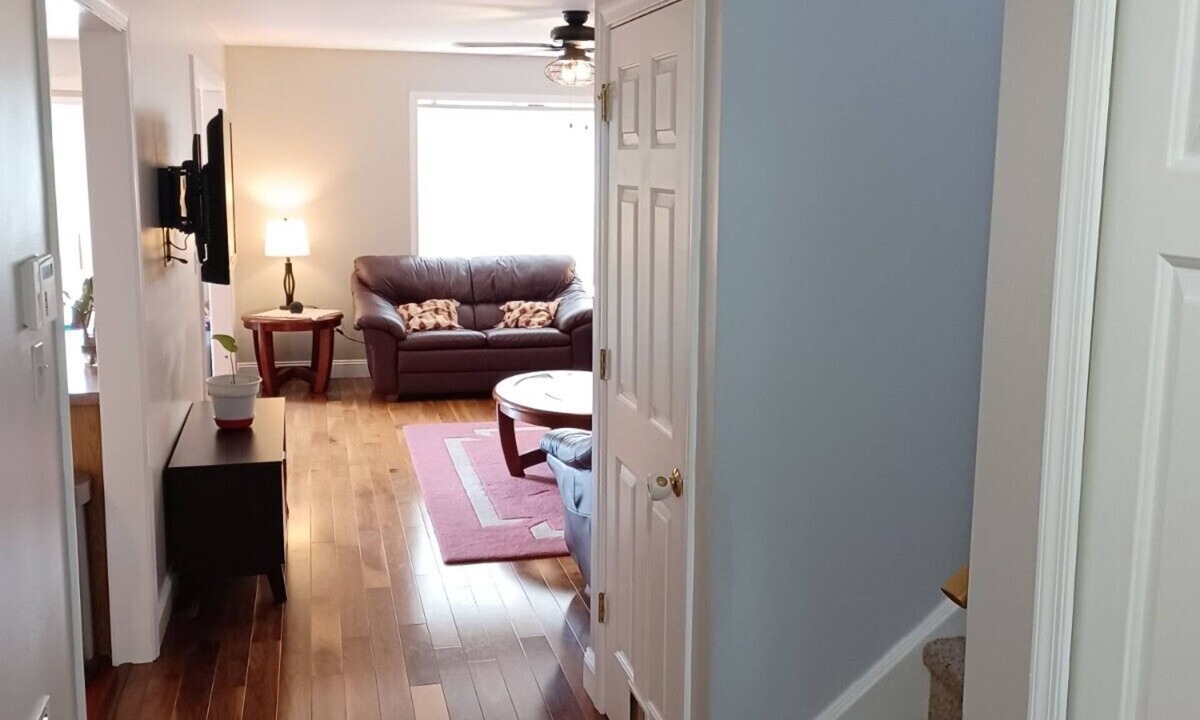 Palmer House | Cheery townhouse in Easton