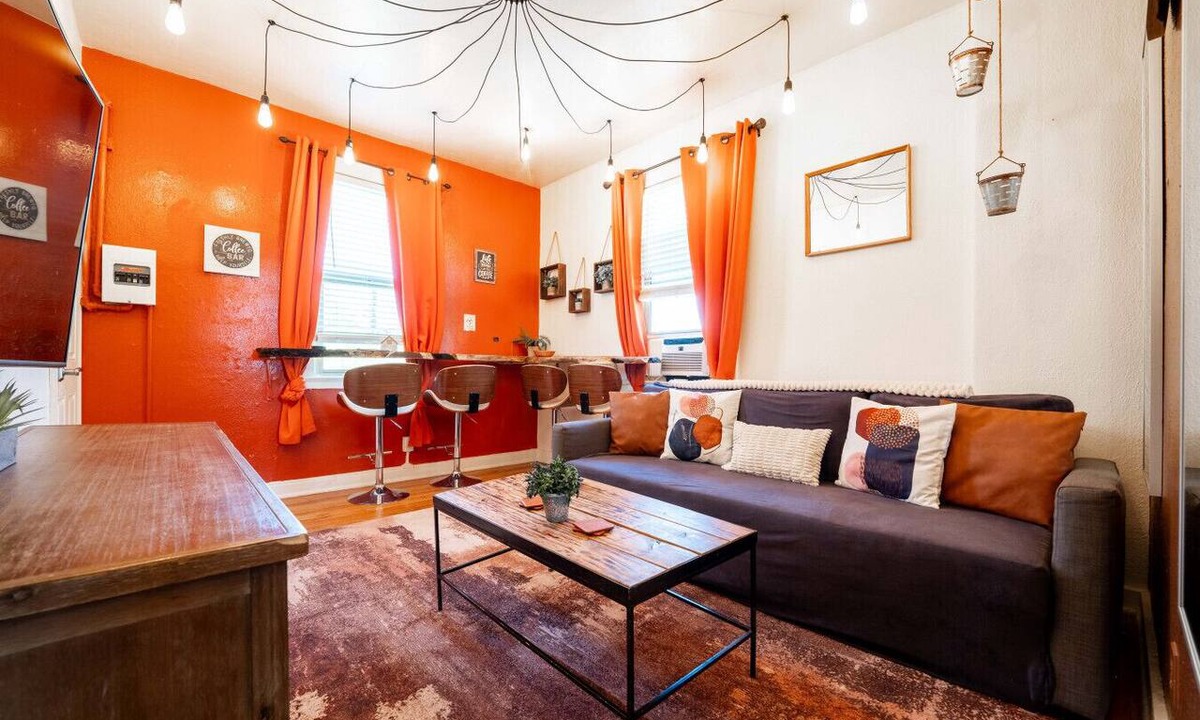 Iron Horse Historic District Apartment | Chic 1BR Stay | Walk to UofA