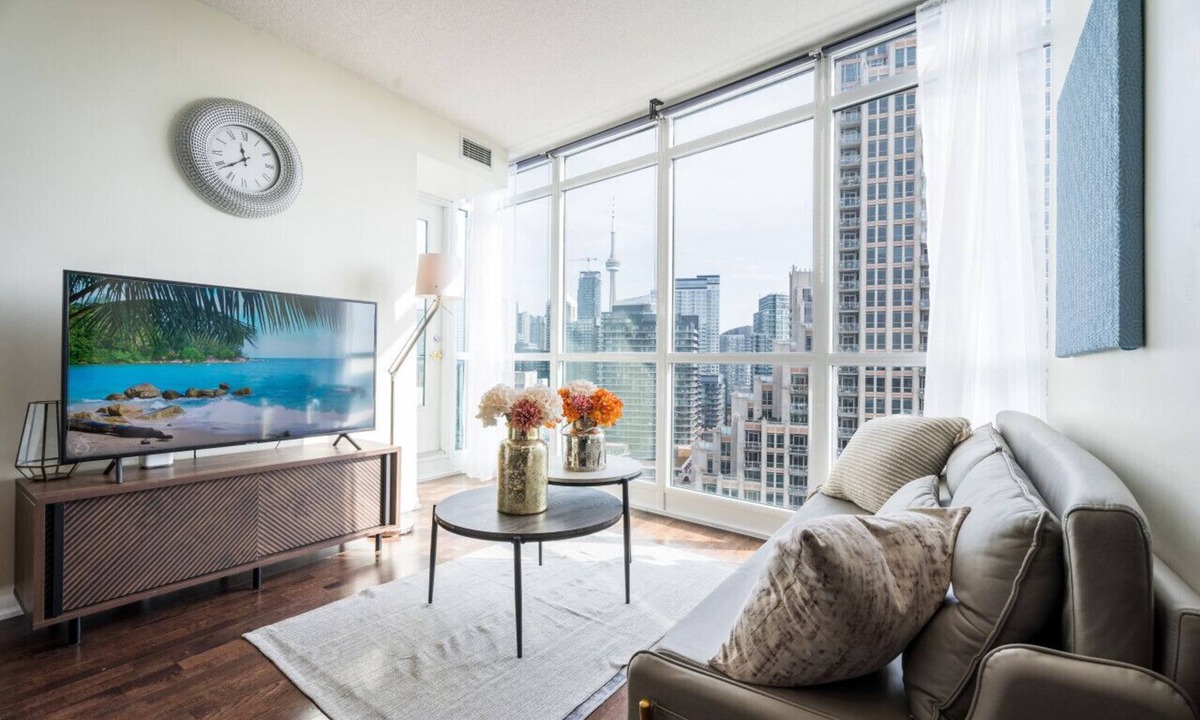Fort York Condo | Chic 2BR+D Condo w/Lake & CN Tower Views + Parking