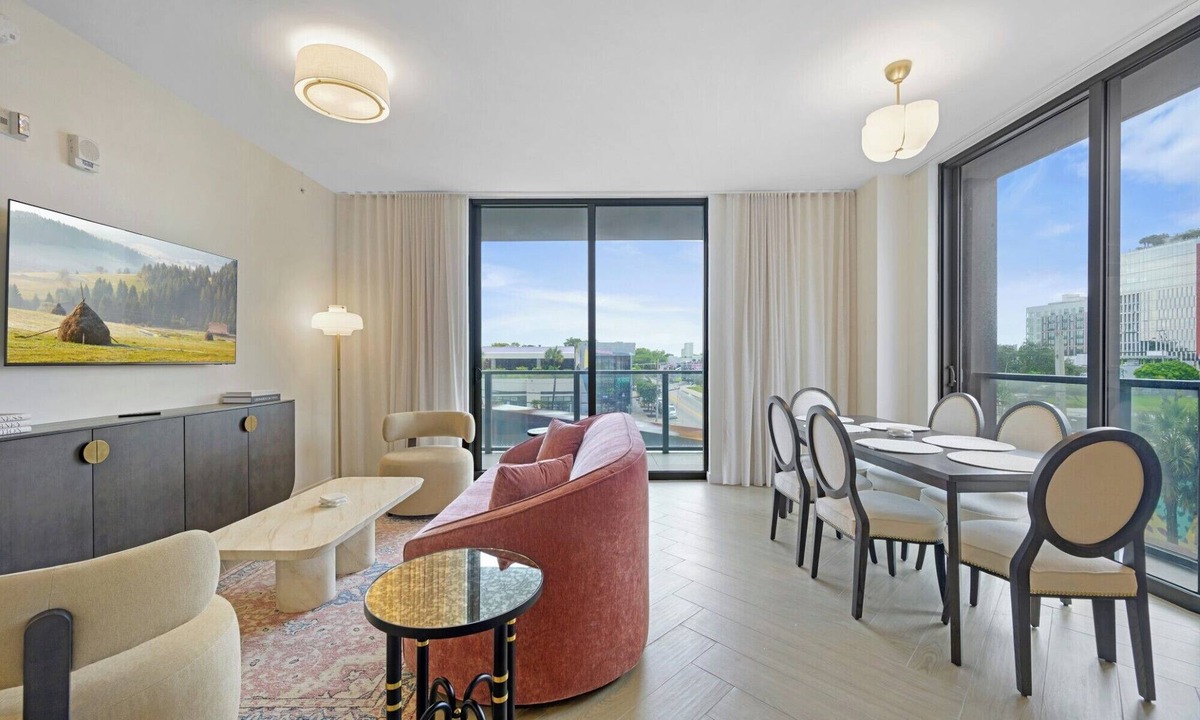 Wynwood Art District Apartment | Chic 2BR + Sofa Bed at Heart of Wyndwood close to FIFA Fan Fest