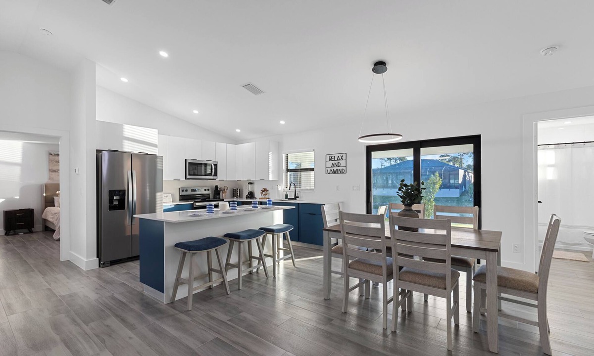 Jacarandas House | Chic Newly Built Vacation Escape with Canal view