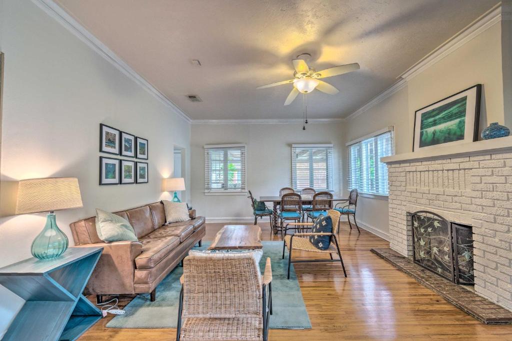 Ocala House | Chic Ocala Home with Yard about 1 Mi to Dtwn Square