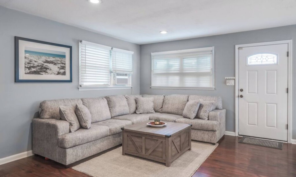 Amityville Cottage | Chic Studio Apartment, with WiFi in welcoming Amityville