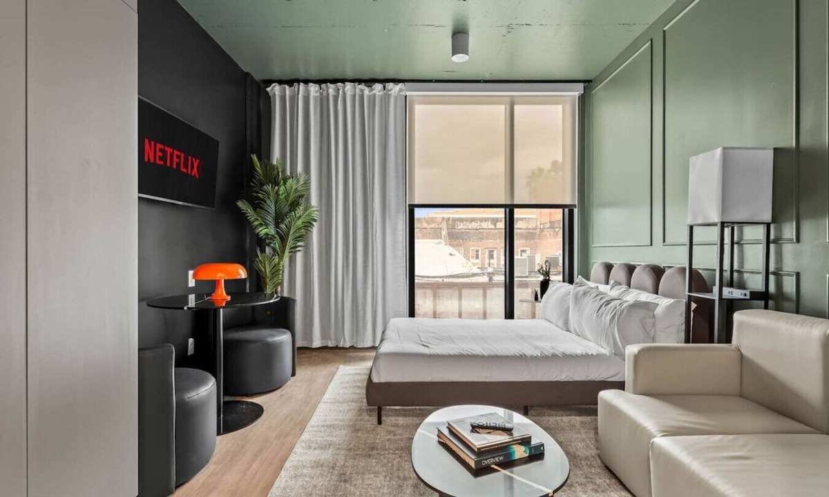 Historic Ybor Apartment | Chic Ybor Studio |Free Parking | Mins to DT!