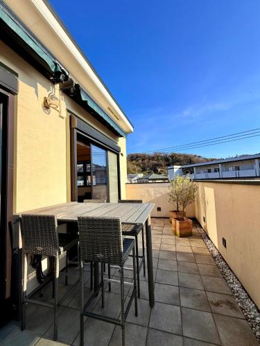 Hayama Villa | Cielito Hayama 最大10名 海まで10分 テラスBBQ 葉山の空と海と富士山に出会うヴィラ