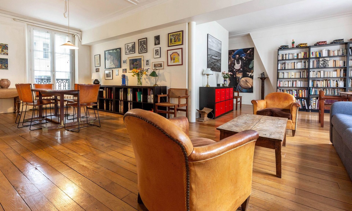 Saint-Thomas-d'Aquin Apartment | City Break In Saint-Germain-des-Prés, by Veeve