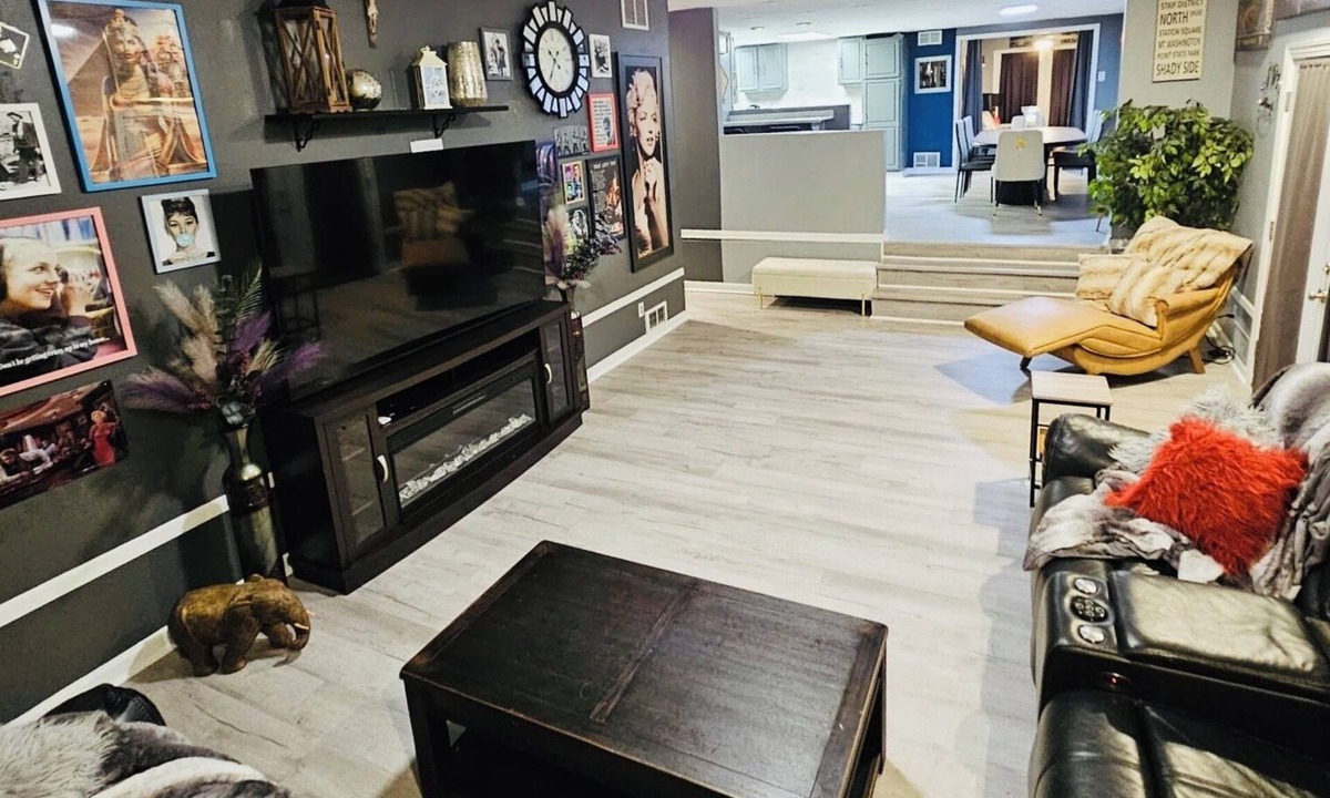 South Hills House | City Living—sleeps 12 15-20 mins from Acrisure Stadium, PNC Park, Mt Washington