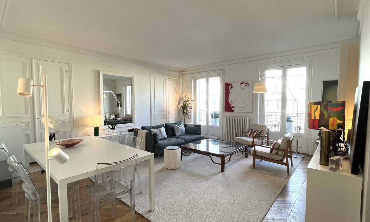 Palais-Royal Apartment | Classic Parisian apartment. Perfect for Olympics. Paris center. Family friendly.