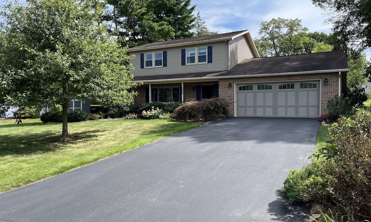 Boalsburg House | Clean, Comfortable, Close to Campus in a Quiet Neighborhood